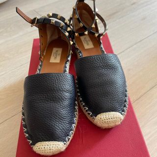 ヴァレンティノ(VALENTINO)のValentino エスパドリーウ　スタッズサンダル(サンダル)