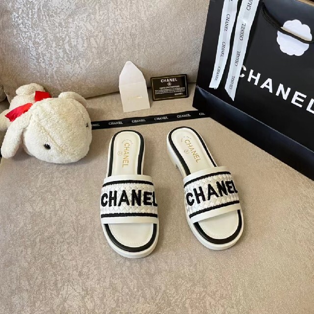 CHANEL - ☆CHANEL☆シャネルサンダル CC ロゴ ミュール キルティング ホワイト