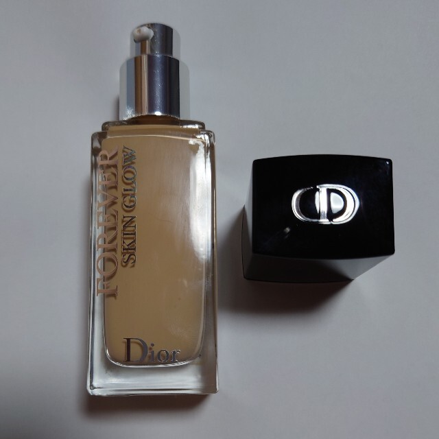 Christian Dior(クリスチャンディオール)の【中古】ディオールスキンフォーエヴァーフルイドグロウ&スキンヴェール/1W コスメ/美容のベースメイク/化粧品(ファンデーション)の商品写真