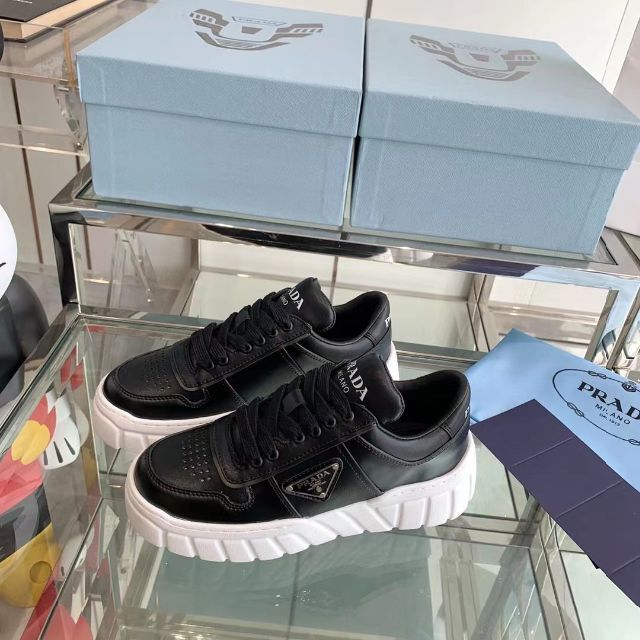 高評価のクリスマスプレゼント PRADA プラダ スニーカー ブラック