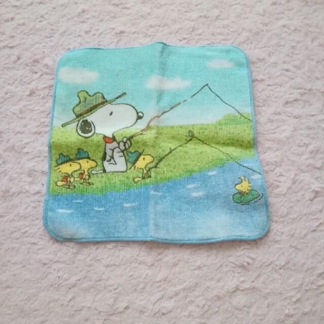 PEANUTS(ピーナッツ)のSNOOPY　プチハンカチ　21×21 エンタメ/ホビーのおもちゃ/ぬいぐるみ(キャラクターグッズ)の商品写真