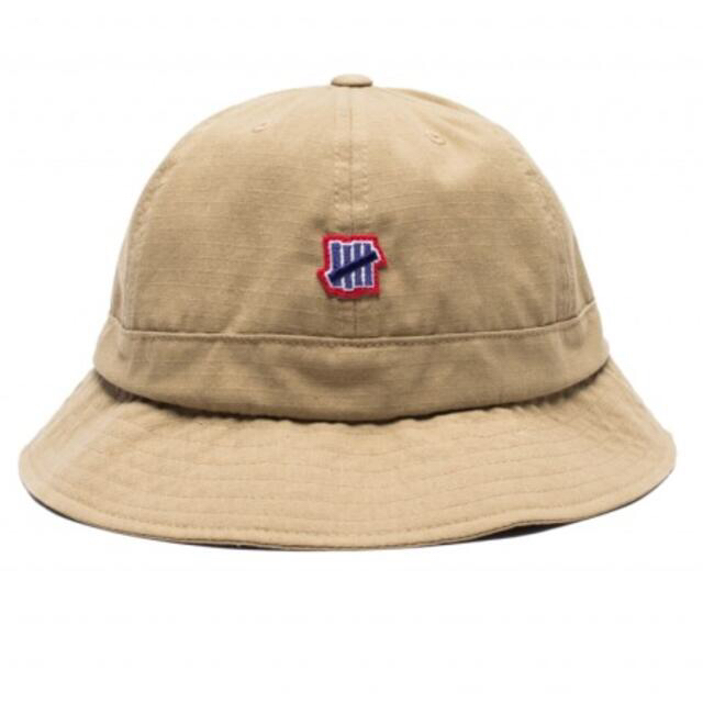 UNDEFEATED(アンディフィーテッド)の未使用 UNDEFEATED アンディフィーテッド バケットハット ベージュ メンズの帽子(ハット)の商品写真