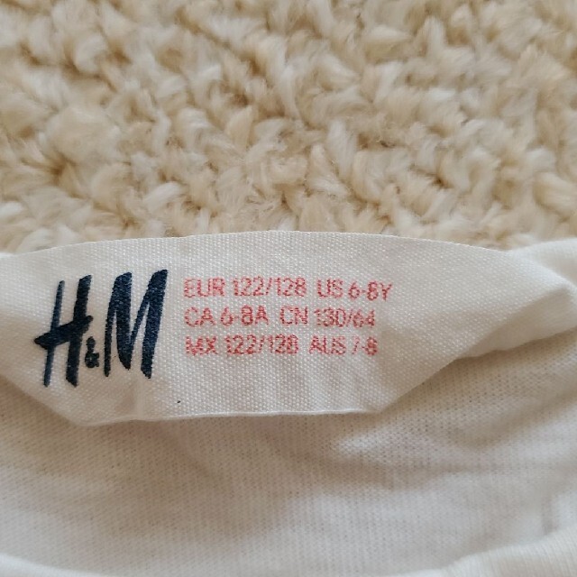 H&M(エイチアンドエム)のH&M　ラメリボン柄Tシャツ キッズ/ベビー/マタニティのキッズ服女の子用(90cm~)(Tシャツ/カットソー)の商品写真