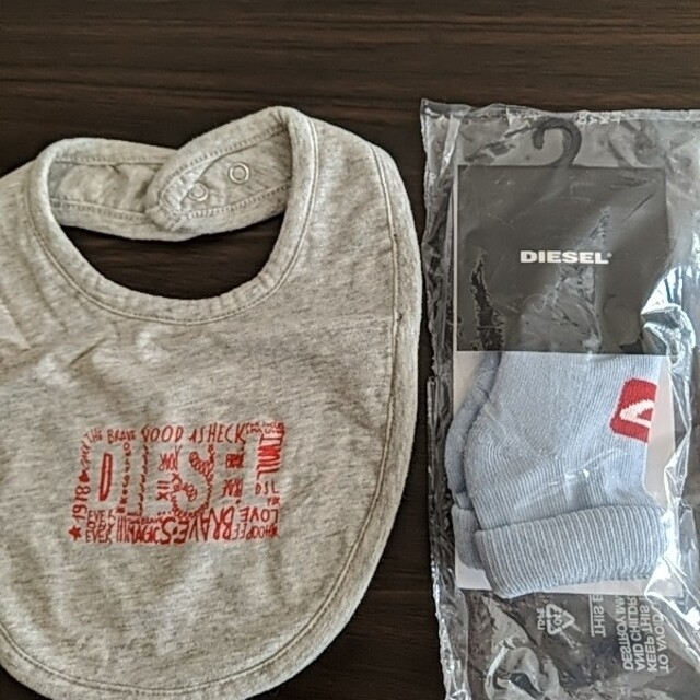 DIESEL(ディーゼル)のDIESELスタイ＆靴下☆新品未使用 キッズ/ベビー/マタニティのキッズ/ベビー/マタニティ その他(その他)の商品写真