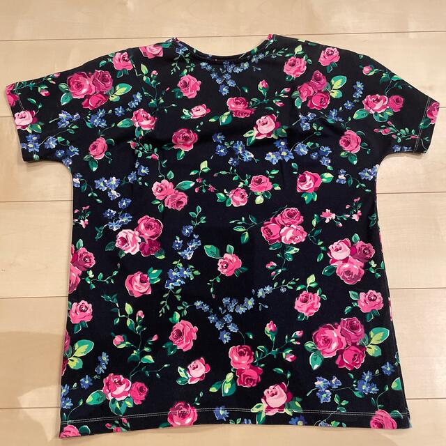 H.P.FRANCE(アッシュペーフランス)のカルヴェン　フランス　ローズ　お花　tシャツ  レディースのトップス(Tシャツ(半袖/袖なし))の商品写真