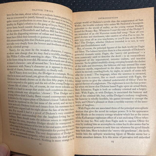 時事英語辞典・CHARLES DICKENS OLIVER TWISTの2冊 エンタメ/ホビーの本(語学/参考書)の商品写真