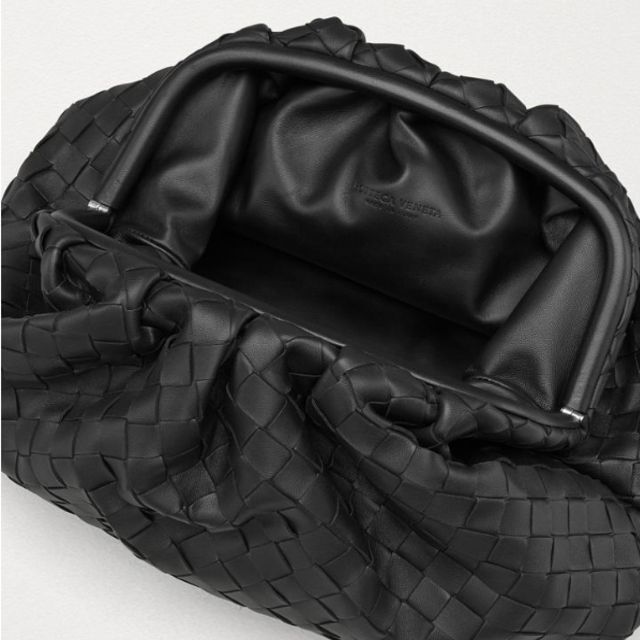 Bottega Veneta(ボッテガヴェネタ)の●新品/正規品●BOTTEGA VENETA ザ・ポーチ /イントレチャート レディースのバッグ(クラッチバッグ)の商品写真