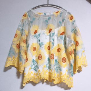 ダブルクローゼット(w closet)のwcloset  刺繍入りチュールレースプルオーバー　花柄(シャツ/ブラウス(半袖/袖なし))