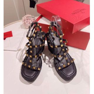 ヴァレンティノ ウェッジサンダルの通販 59点 | VALENTINOを買うならラクマ