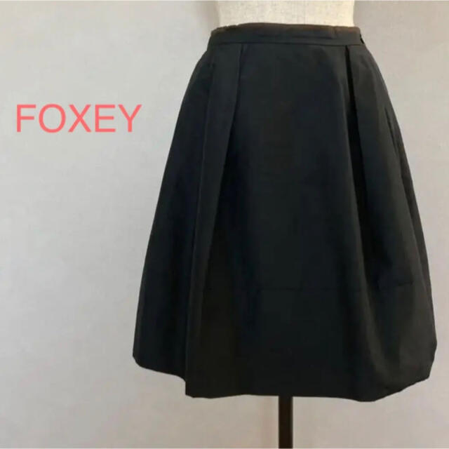 FOXEY(フォクシー)のFOXEY フォクシー シルクフレアースカート 黒 38 日本製 レディースのスカート(ひざ丈スカート)の商品写真