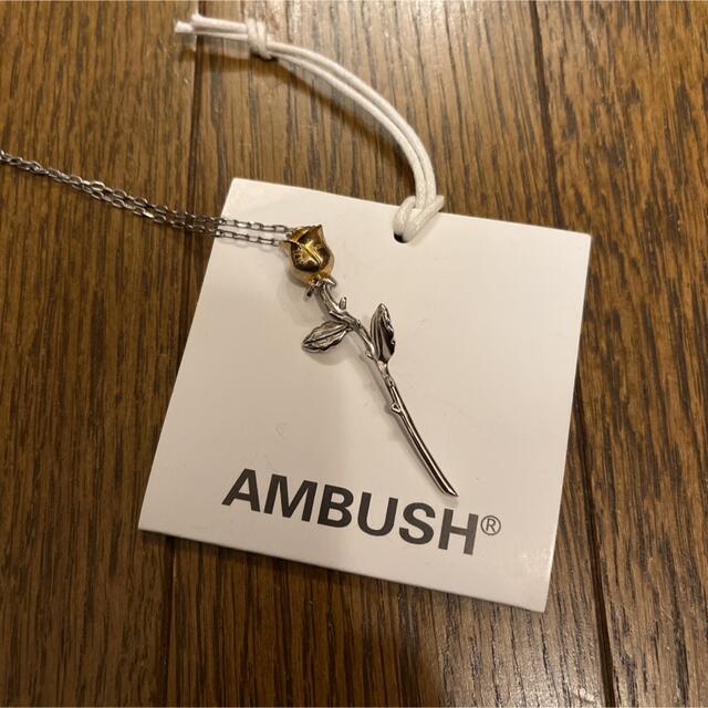 AMBUSH(アンブッシュ)のAMBUSH ネックレス ローズチャーム メンズのアクセサリー(ネックレス)の商品写真