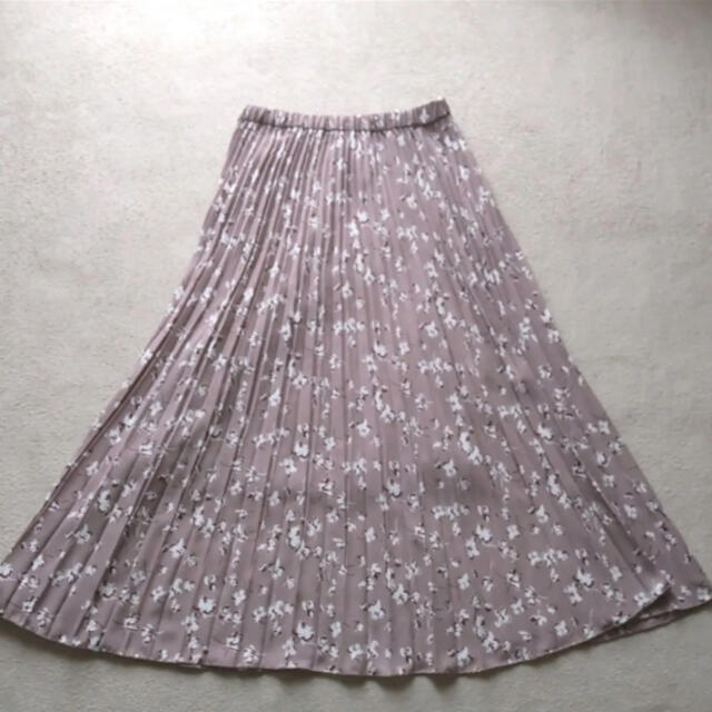 しまむら(シマムラ)の2pink viviコラボ　花柄　プリーツ　スカート レディースのスカート(ロングスカート)の商品写真