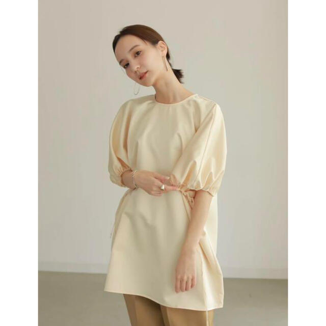 louren 【satin gather sleeve blouse】 レディースのトップス(シャツ/ブラウス(半袖/袖なし))の商品写真