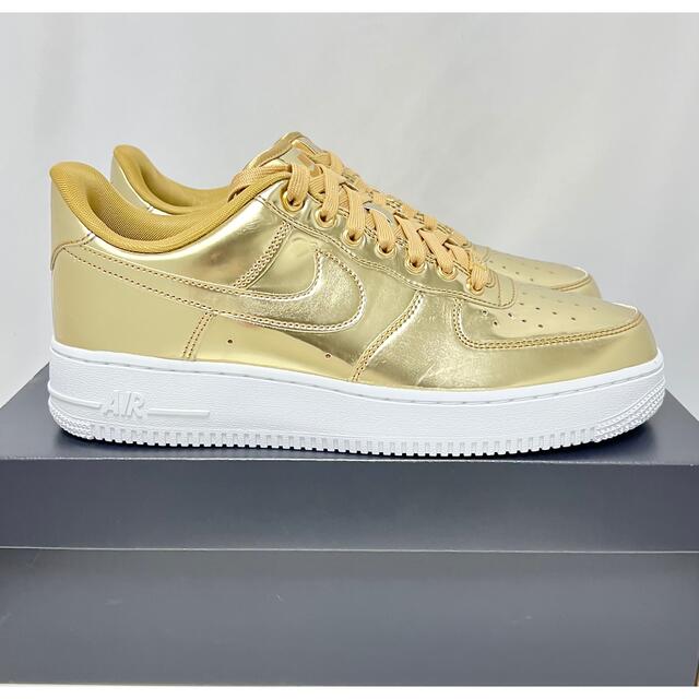 NIKE(ナイキ)の新品 NIKE ナイキ エア フォース1 AIR FORCE1 金 ゴールド メンズの靴/シューズ(スニーカー)の商品写真