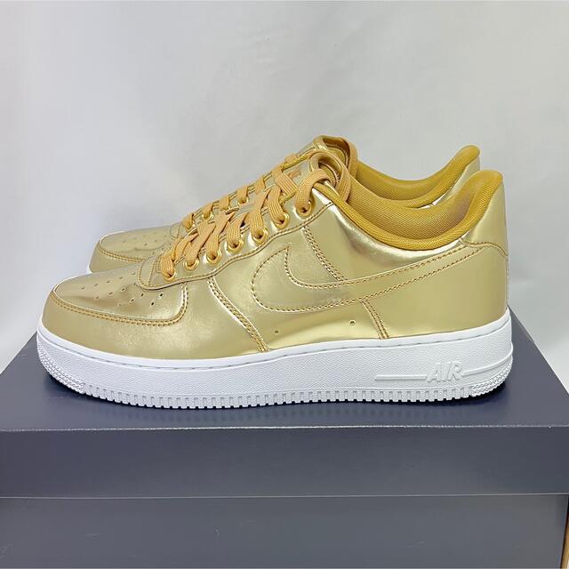 NIKE(ナイキ)の新品 NIKE ナイキ エア フォース1 AIR FORCE1 金 ゴールド メンズの靴/シューズ(スニーカー)の商品写真