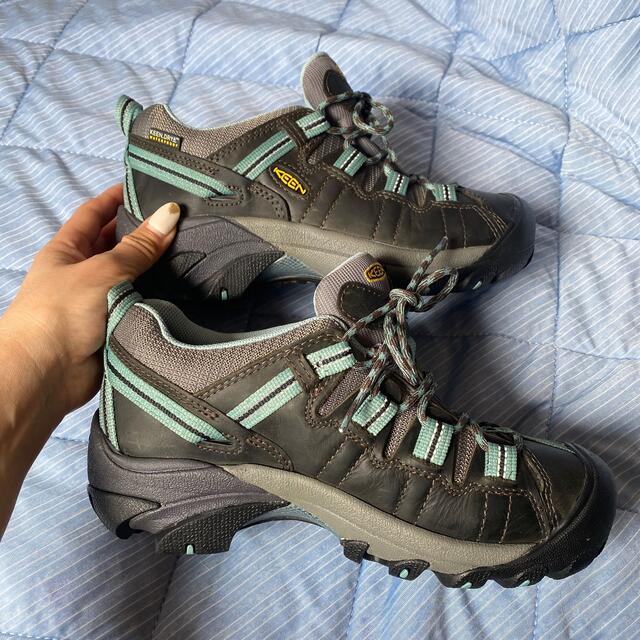 超美品　キーン　トレッキングシューズ　23.5  防水　グレーグリーン　KEEN 1