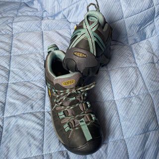 超美品 キーン トレッキングシューズ 23.5 防水 グレーグリーン KEEN