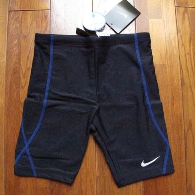 NIKE(ナイキ)の新品 Nike 水着 140 キッズ/ベビー/マタニティのキッズ服男の子用(90cm~)(水着)の商品写真