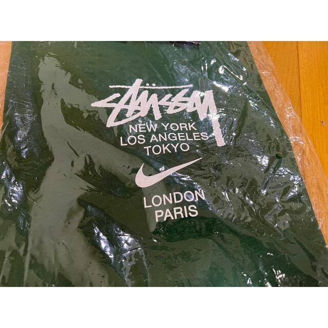 STUSSY(ステューシー)の新品　Nike x Stussy International Tee Green メンズのトップス(Tシャツ/カットソー(半袖/袖なし))の商品写真