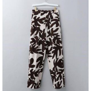 ロク(6 (ROKU))の6  LEAF PRINT PANTS   サイズ34(カジュアルパンツ)