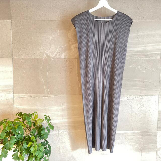 独特の素材 MIYAKE ISSEY PLEASE PLEATS - プリーツプリーズワンピース