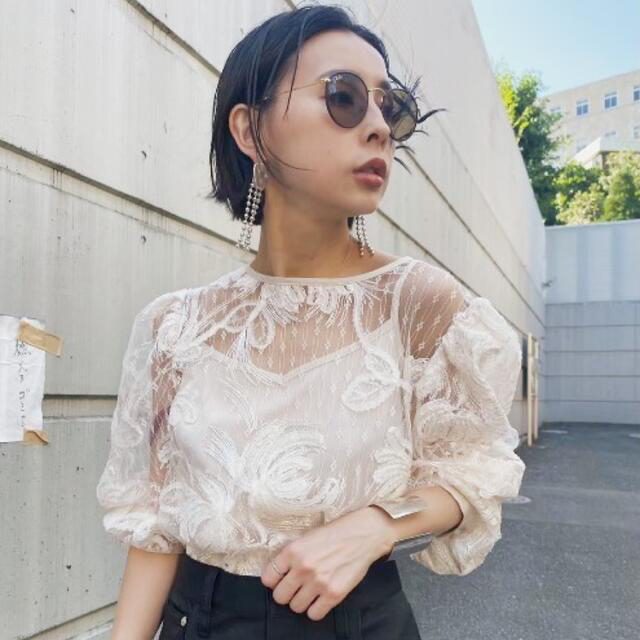 Ameri VINTAGE(アメリヴィンテージ)のUNDRESSED 2WAY FAIRY LACE BLOUSE レディースのトップス(シャツ/ブラウス(長袖/七分))の商品写真