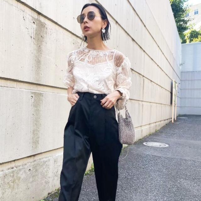 Ameri VINTAGE(アメリヴィンテージ)のUNDRESSED 2WAY FAIRY LACE BLOUSE レディースのトップス(シャツ/ブラウス(長袖/七分))の商品写真