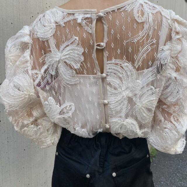 Ameri VINTAGE(アメリヴィンテージ)のUNDRESSED 2WAY FAIRY LACE BLOUSE レディースのトップス(シャツ/ブラウス(長袖/七分))の商品写真