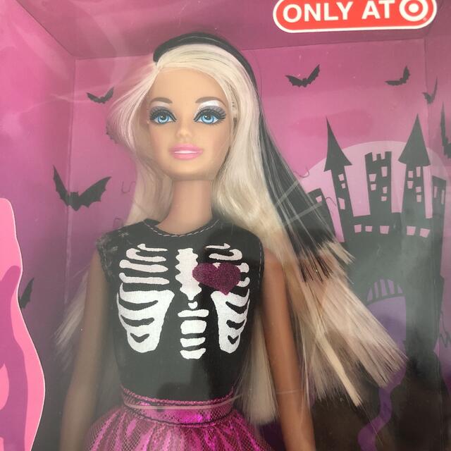 Barbie(バービー)の2012年ハロウィン限定バービーBarbieヴィンテージ  ターゲット限定 キッズ/ベビー/マタニティのおもちゃ(ぬいぐるみ/人形)の商品写真