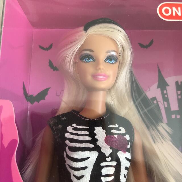 Barbie(バービー)の2012年ハロウィン限定バービーBarbieヴィンテージ  ターゲット限定 キッズ/ベビー/マタニティのおもちゃ(ぬいぐるみ/人形)の商品写真