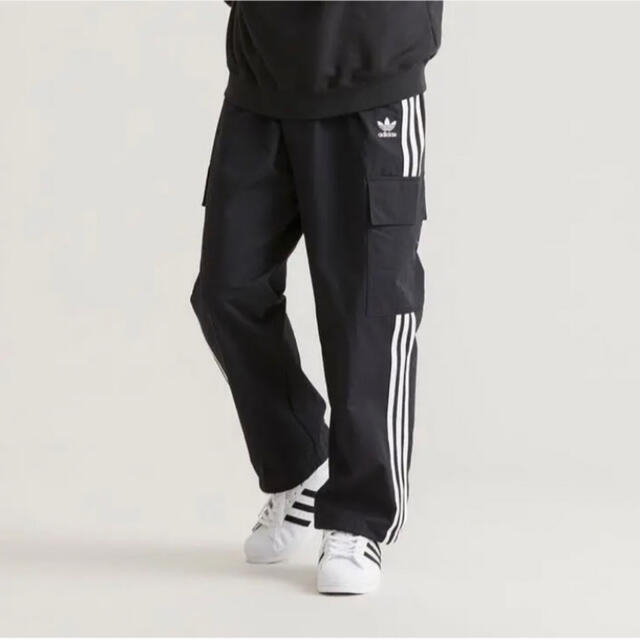 adidas(アディダス)のadidas アディダス カーゴパンツ ナイロン トラックパンツ 黒 ブラック メンズのパンツ(ワークパンツ/カーゴパンツ)の商品写真