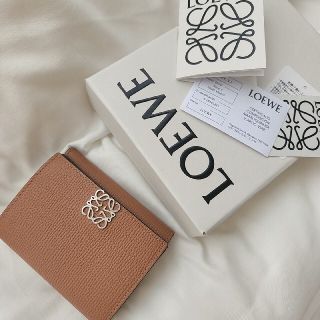 ロエベ(LOEWE)の【正規品】 LOEWE ロエベ アナグラムトライフォールドウォレット タン(財布)