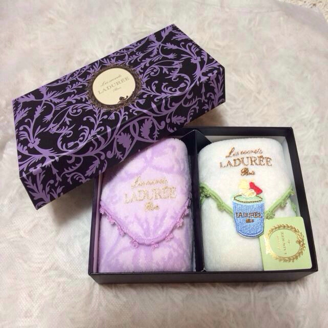 LADUREE(ラデュレ)のLADUREEタオルハンカチセット+1 レディースのファッション小物(ハンカチ)の商品写真