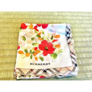 バーバリー(BURBERRY)のバーバリー　花柄　ハンカチ　未使用(ハンカチ)