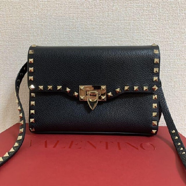 本店は VALENTINO 黒 ショルダーバッグ ロックスタッズ ヴァレンティノ