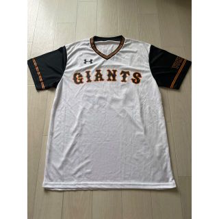 ヨミウリジャイアンツ(読売ジャイアンツ)の読売ジャイアンツ　岡本和真選手　ユニフォームTシャツ(スポーツ選手)