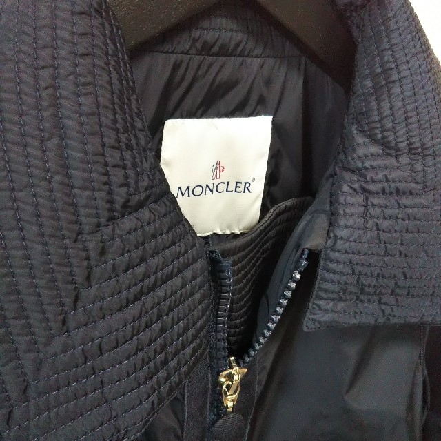 MONCLER(モンクレール)のモンクレール × サカイ Shizuka ジャケット レディース ネイビー レディースのジャケット/アウター(ナイロンジャケット)の商品写真