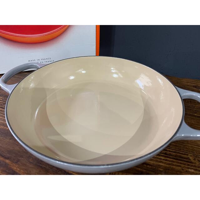 LE CREUSET(ルクルーゼ)の専用です⭐︎ビュッフェキャセロール　ミストグレー　30cm インテリア/住まい/日用品のキッチン/食器(鍋/フライパン)の商品写真