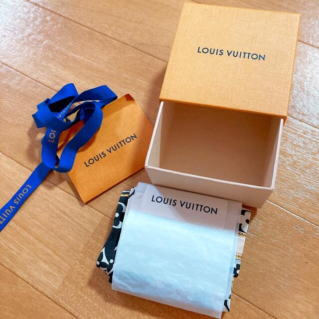 LOUIS VUITTON(ルイヴィトン)のLOUIS VUITTON モノグラム　コンフィデンシャル　バンドースカーフ レディースのファッション小物(バンダナ/スカーフ)の商品写真