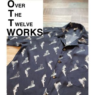 オーバーザトゥウェルブ(OVER THE TWELVE)のott works シルク　M オープンカラー　アロハ　銃　激レア(シャツ)