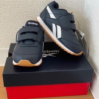 週末限定値下！定価5,000円Reebokリーボック ロイヤル子供用