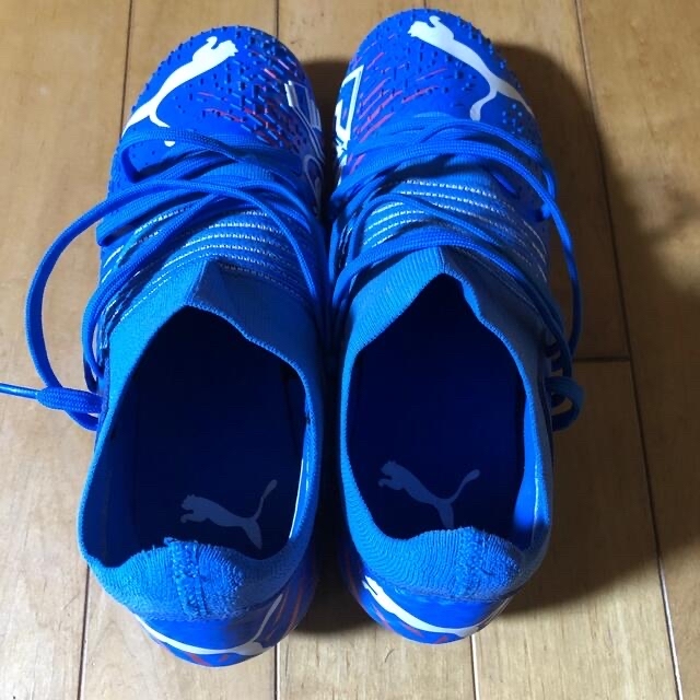 PUMA(プーマ)のPUMA サッカースパイク　25.5cm. 中古 スポーツ/アウトドアのサッカー/フットサル(シューズ)の商品写真