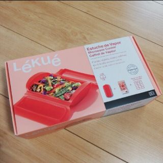 ルクエ(Lekue)の新品 未開封 未使用 lekue  ルクエ　シリコンスチーマー　トマト　レッド(調理道具/製菓道具)