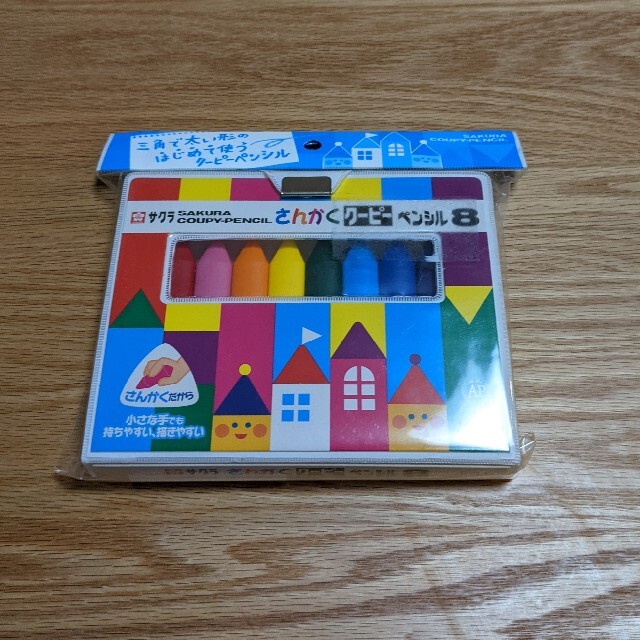 サクラクレパス(サクラクレパス)のクーピー 8色 新品 未使用 さんかくクーピー キッズ/ベビー/マタニティのおもちゃ(知育玩具)の商品写真