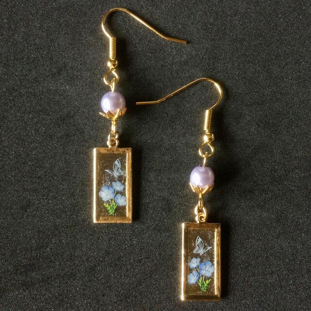 和風　パープルラメ　花と蝶　長方形　ピアス　小 ハンドメイドのアクセサリー(ピアス)の商品写真