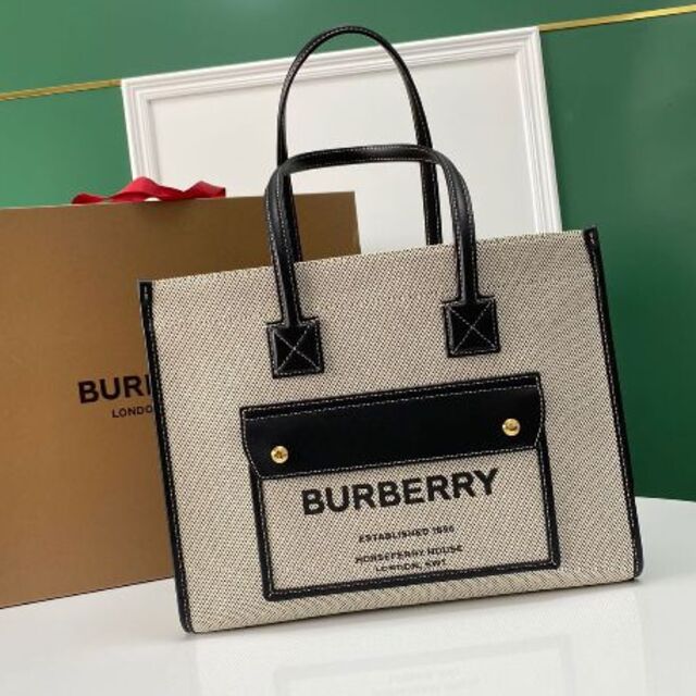 BURBERRY - 【BURBERRY】 ツートン キャンバス＆レザー フレヤトートの通販 by Richard's shop｜バーバリーならラクマ