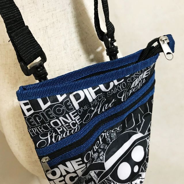 ONE PIECE(ワンピース)のワンピース海賊旗最強シザーバッグ／非売品／縦23.5×横16㎝程 キッズ/ベビー/マタニティのこども用ファッション小物(その他)の商品写真