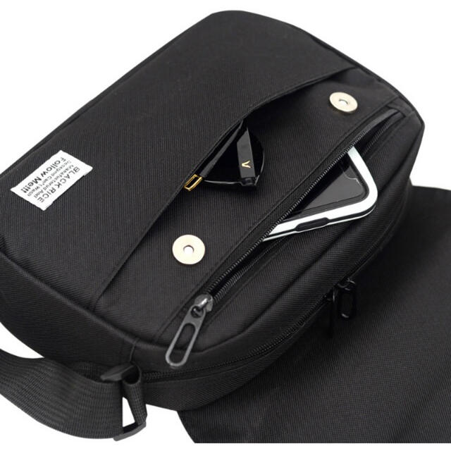 ショルダーバッグ ボディバッグ  ネイビー　メッセンジャー メンズのバッグ(ショルダーバッグ)の商品写真