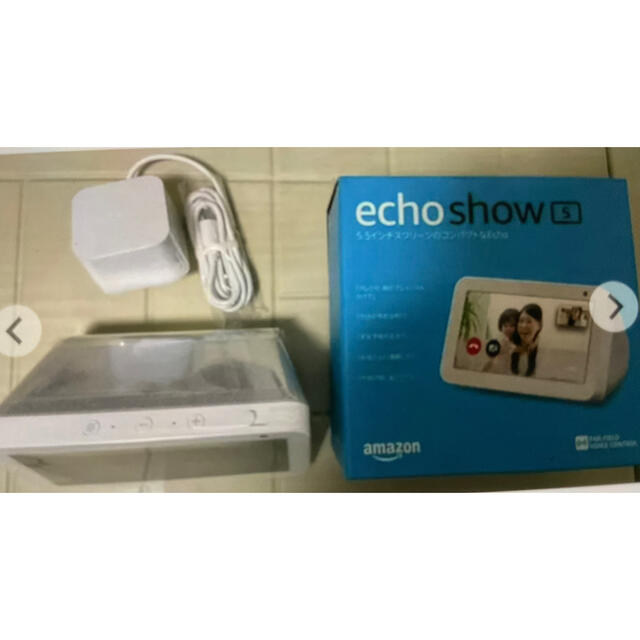 ECHO(エコー)のEcho Show 5 スクリーン付きスマートスピーカー&専用台 スマホ/家電/カメラのオーディオ機器(スピーカー)の商品写真