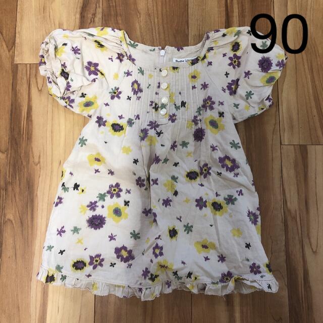 BeBe(ベベ)のBeBe 花柄　半袖ワンピース　90 女の子 キッズ/ベビー/マタニティのキッズ服女の子用(90cm~)(ワンピース)の商品写真